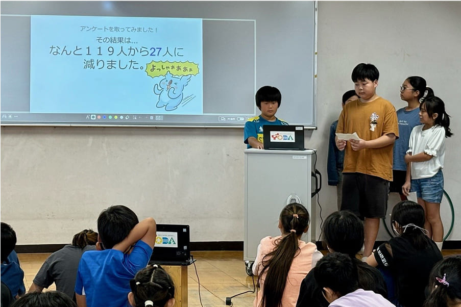 階段の上り下りを楽しめるよう掲示物を工夫